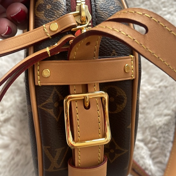 Louis Vuitton crossbody handbag . Barely used. Spotless condition - Picture 9 of 10